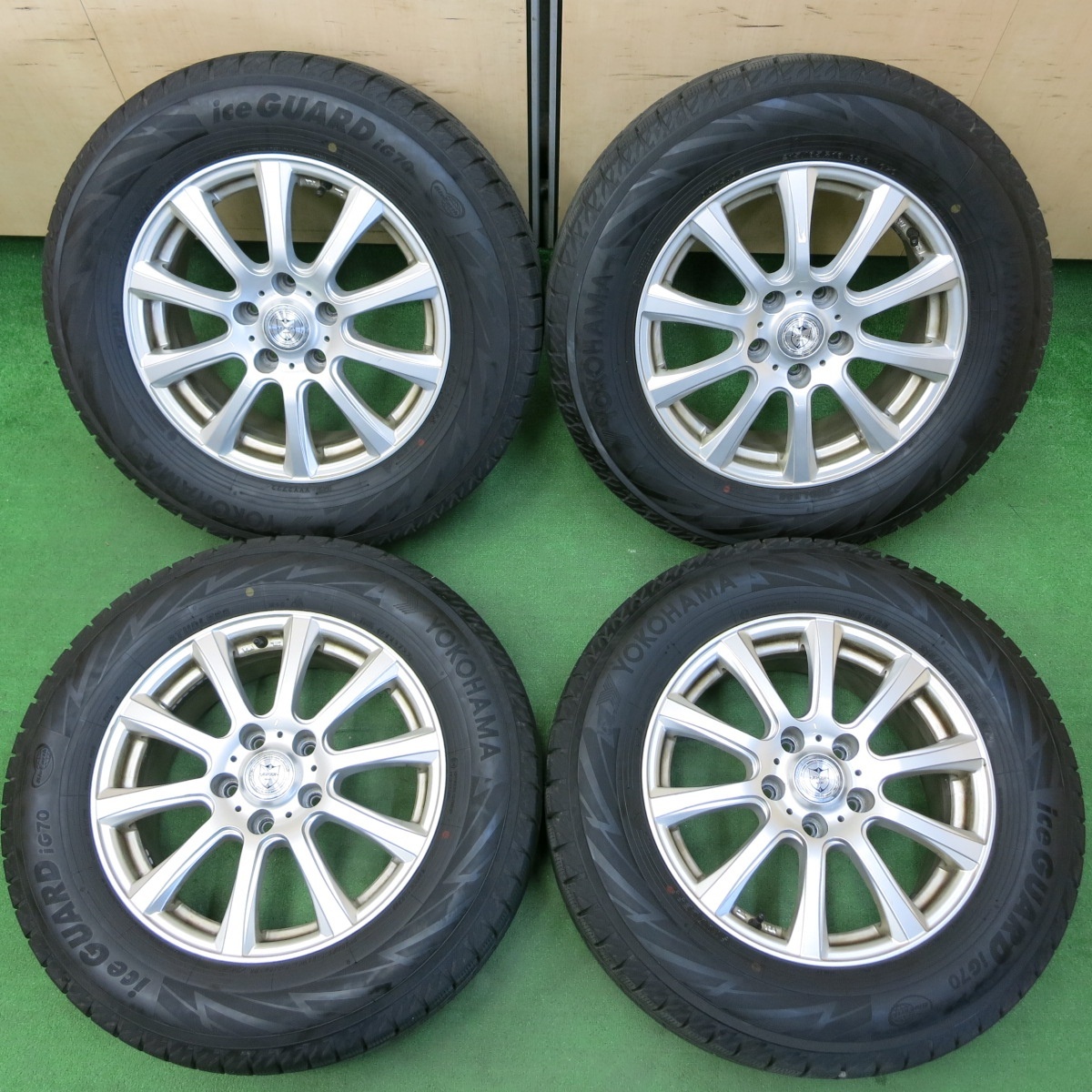 *送料無料* バリ溝！22年！9分★スタッドレス 215/65R16 ヨコハマ アイスガード iG70 JOKER ジョーカー 16インチ PCD114.3/5H★4051101イス_画像1