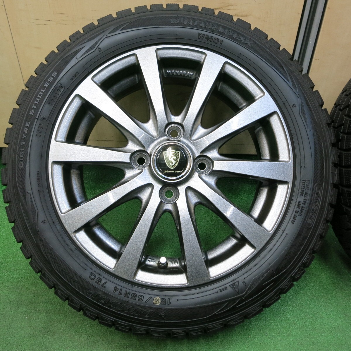 *送料無料* 超バリ溝 綺麗 ほぼ10分★スタッドレス 155/65R14 ダンロップ ウインターマックス WM01 MANARAY SPORT PCD100/4H★4051003イス_画像2