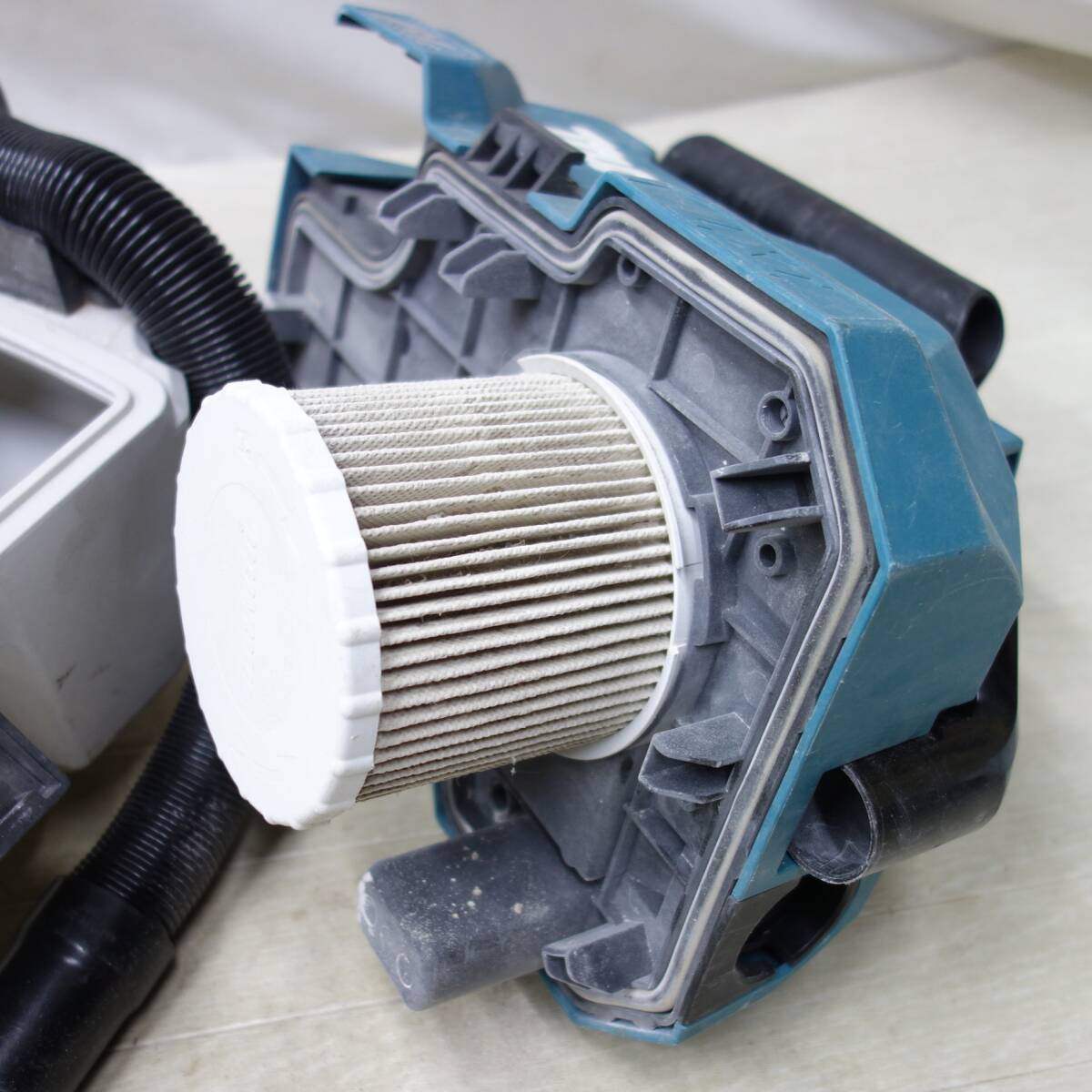 [送料無料] ◆makita マキタ 業務用 充電式集じん機 VC750D 乾湿両用 集塵機 電動工具 本体のみ◆_画像8