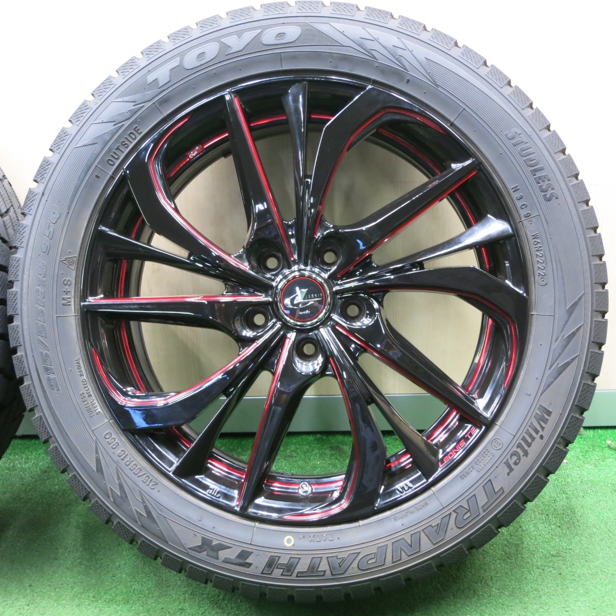 *送料無料* バリ溝 22年 綺麗 9.5分以上★LEONIS TE スタッドレス 215/55R18 トーヨー ウインター トランパス TX PCD114.3/5H★4050901NJス_画像4