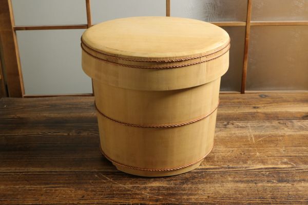  Kyoto have next wooden container for cooked rice . vessel cookware wooden natural tree tree ..Ma0108