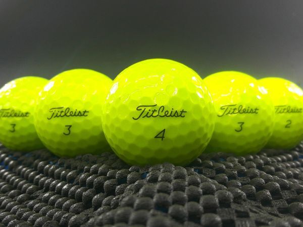 [E0C-07C] Titleist AVX 2022年モデル イエロー 20球 タイトリスト ロストボール_画像1