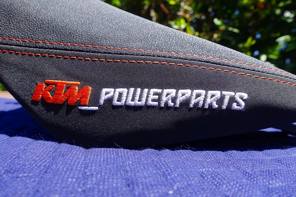 未使用美品！！ KTM純正部品 KTM POWER PARTS エルゴシート フロントコンフォートシート_KTM POWER PARTS です！！