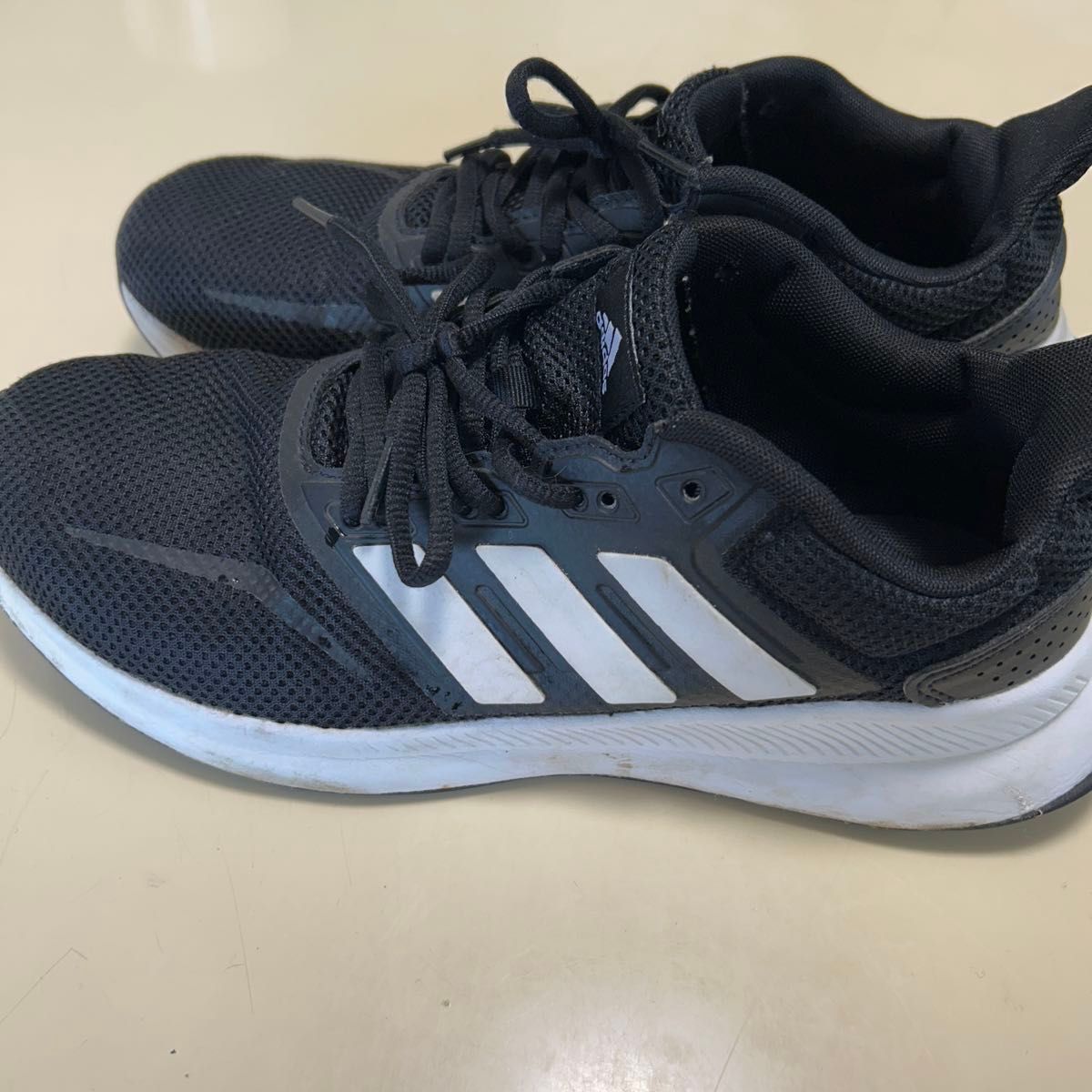 【週末セール！最終値下げ】 adidas 26.0センチ　 スニーカー ブラック 黒　男子　中学生