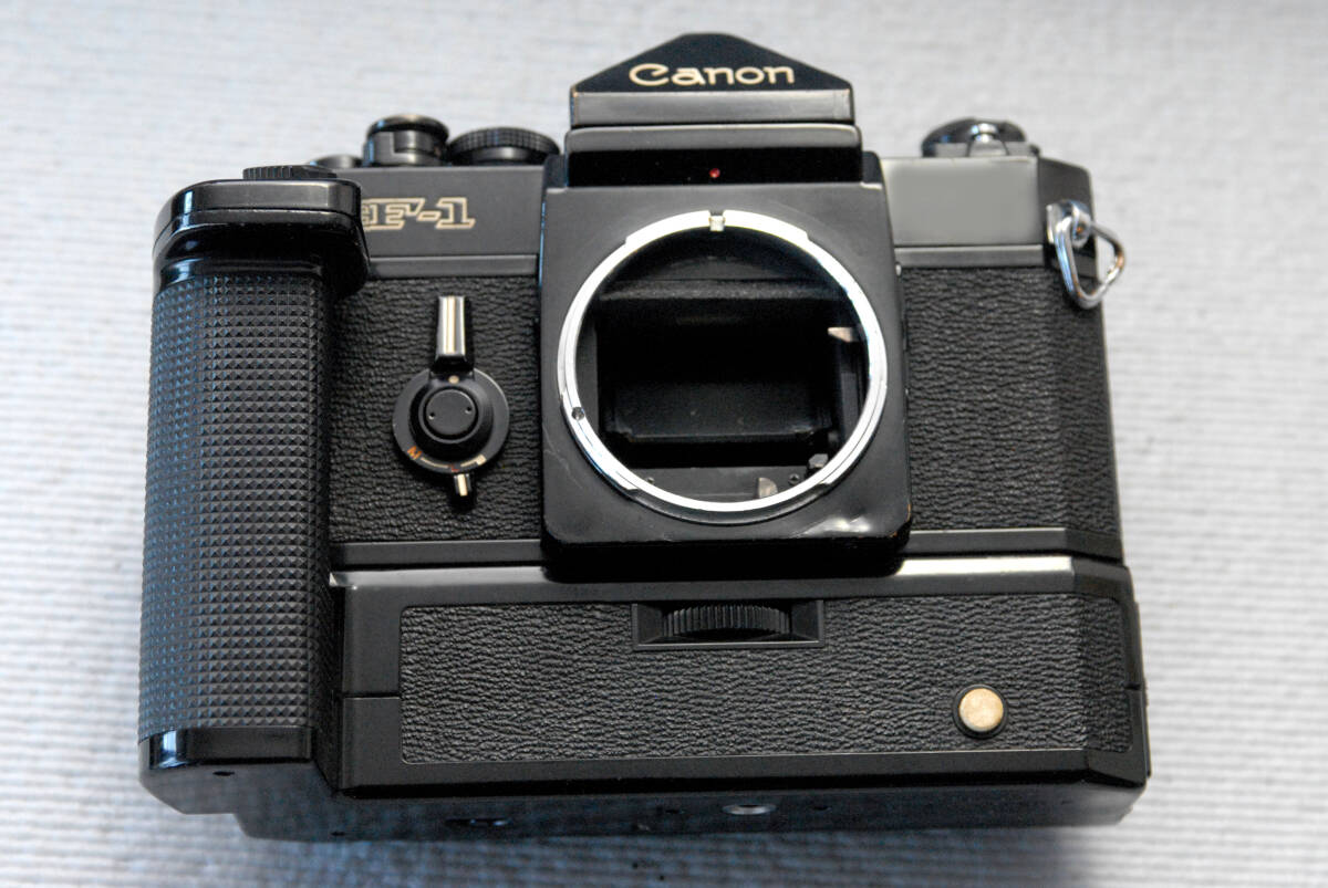 Canon キャノン 昔の高級一眼レフカメラ F-1ボディ+（ワインダー付） 希少品_画像2