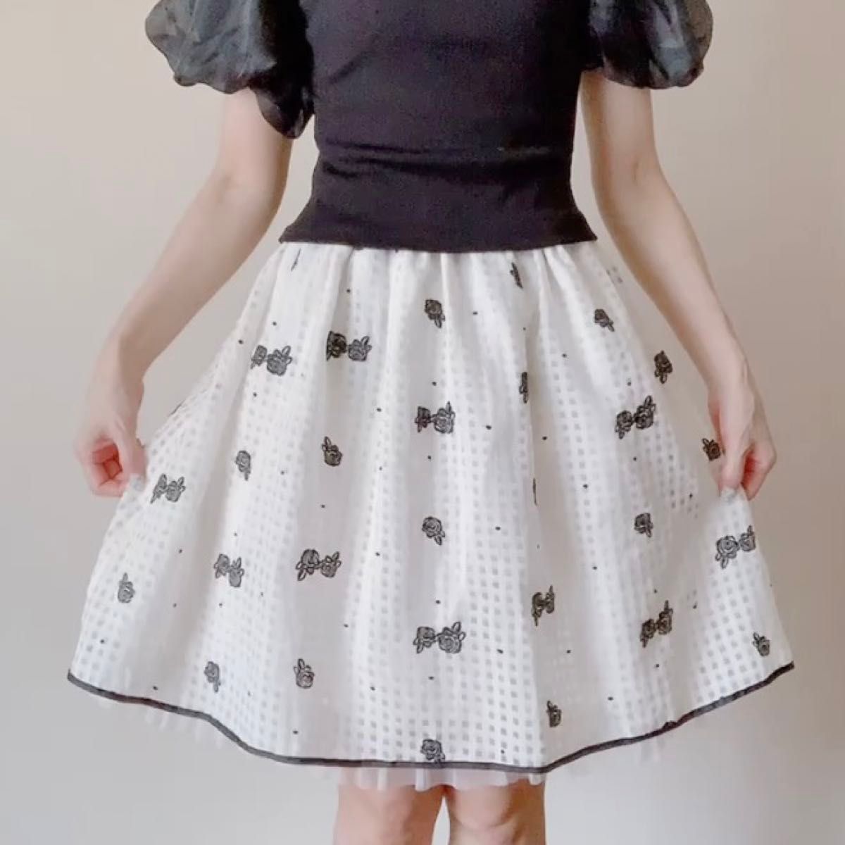 アクシーズファム　薔薇刺繍スカート