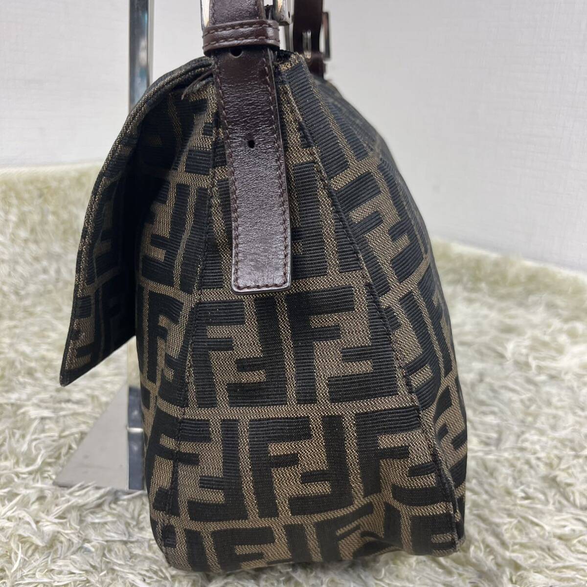 【未使用に近い】FENDI フェンディ ズッカ柄 マンマバケット ショルダーバッグ セミショルダー 肩掛け バック FFロゴ SV金具_画像3