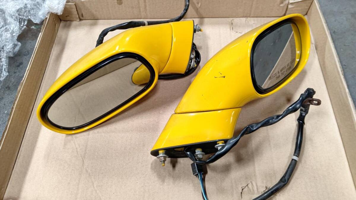 05y Chevrolet SSR door mirror left right set yellow color used 