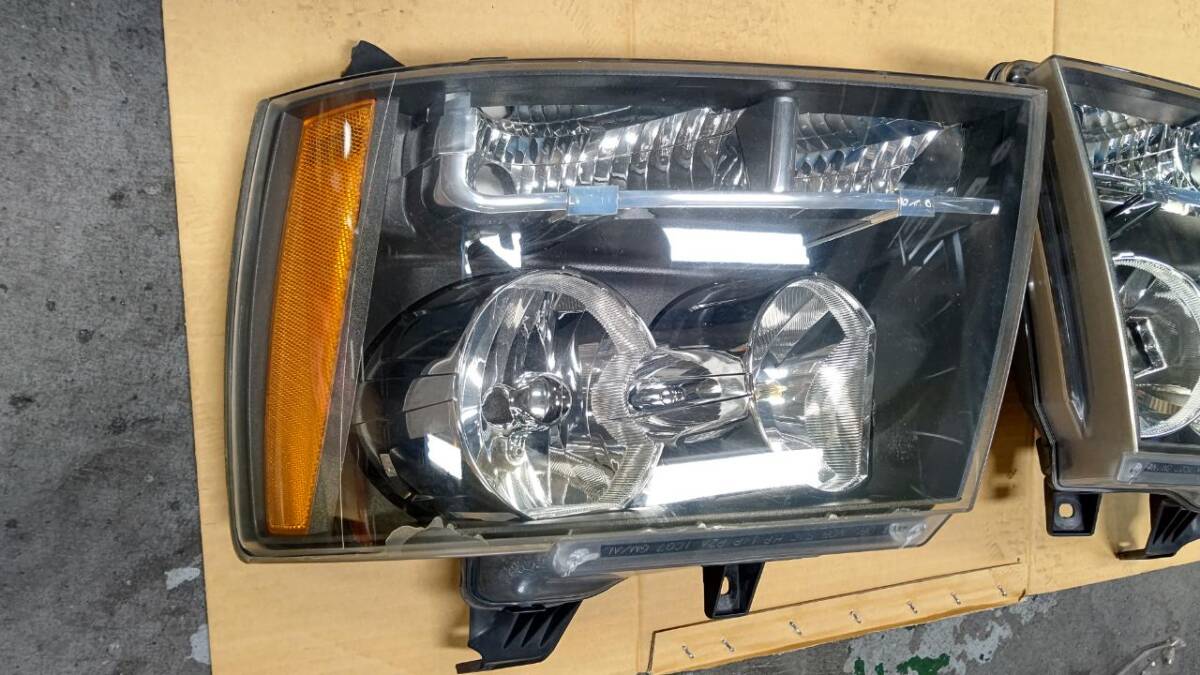 07y Suburban head light left right original Suburban / Tahoe used 