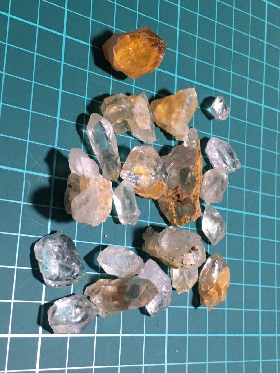 国産鉱物　水晶いっぱい_画像1