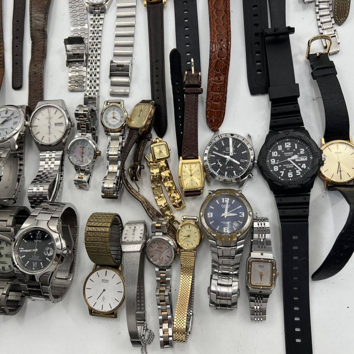まとめ売り 腕時計 懐中時計 SEIKO CASIO CITIZEN クォーツ 電波 ソーラー 色々 50本 中古 ジャンク 部品取りなどにも_画像5