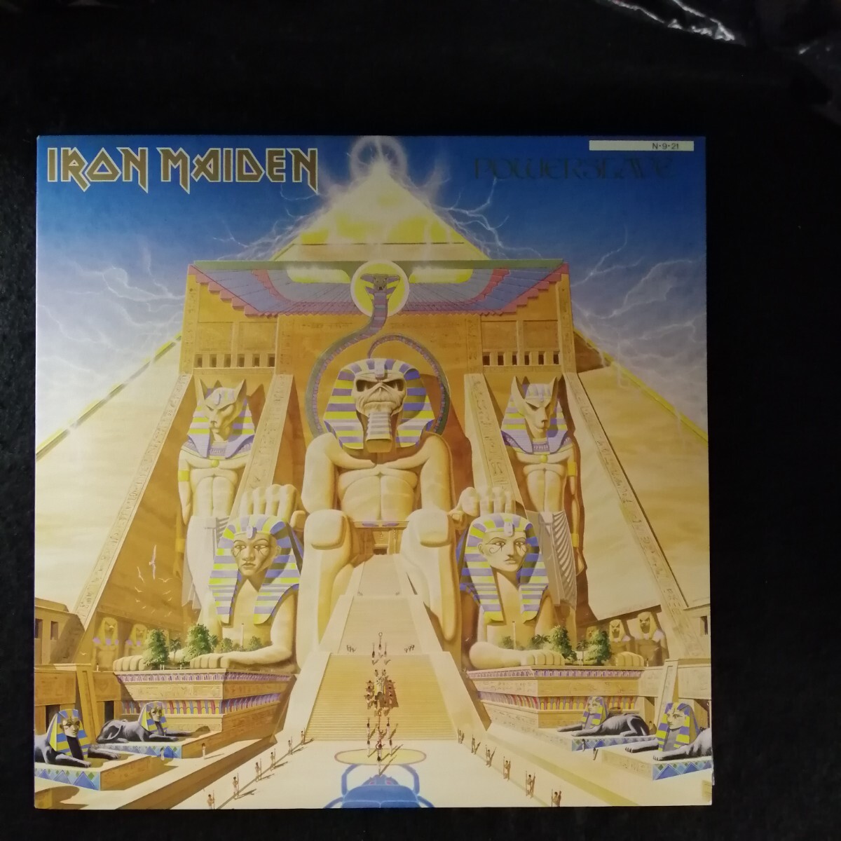 D05 中古LP 中古レコード　アイアンメイデン　パワースレイヴ　国内盤　EMS-91091 IRON MAIDEN powerslave ポスター欠品_画像1