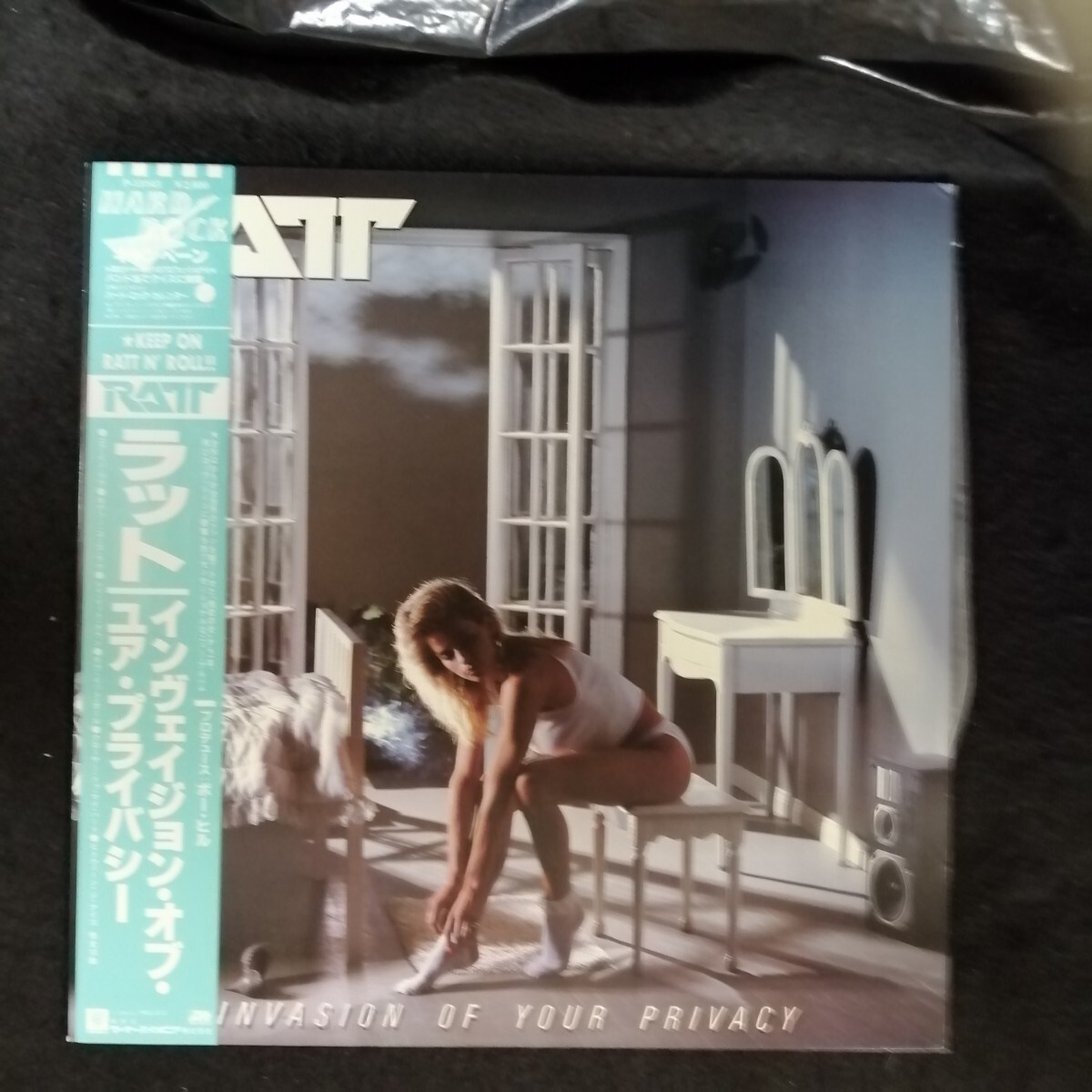 D05 中古LP 中古レコード ラット インヴェイジョンオブユアプライバシー P-13143 帯付国内盤 obi RATT invasion of your privacy の画像1