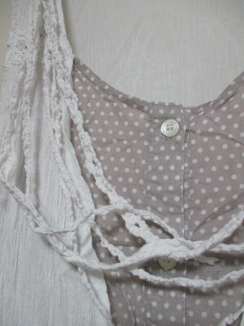 GF beige group dot × white no sleeve tunic (USED)42224