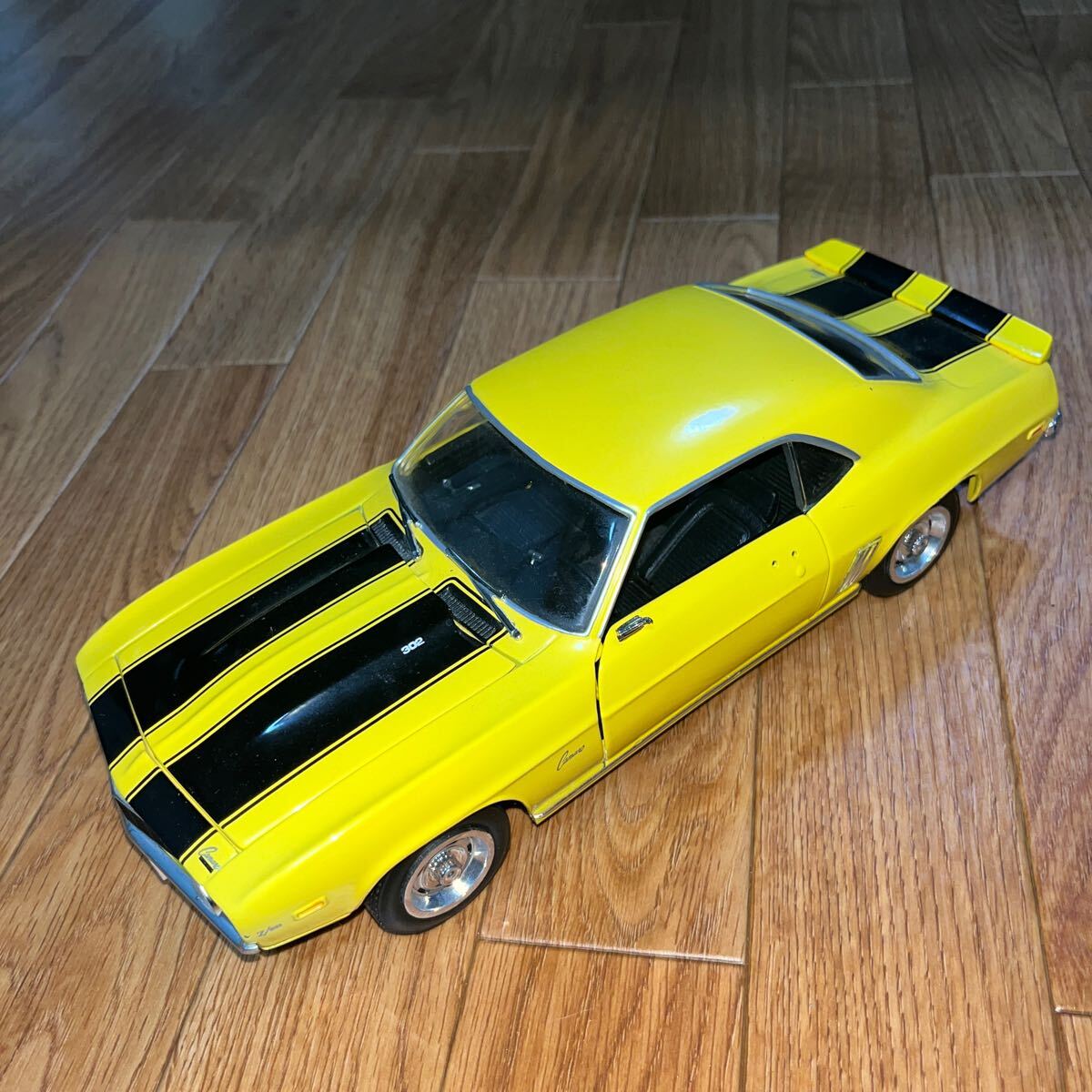 シボレー カマロ 黄色 イエロー Chevrolet Camaro Z28 yellow black ミニカー
