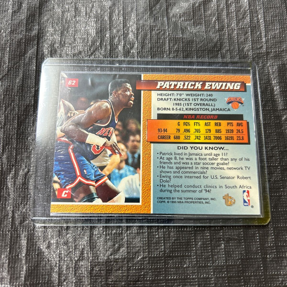 NBA 1995 Topps Embossed Patrick Ewing New York Knicks No.62_画像2