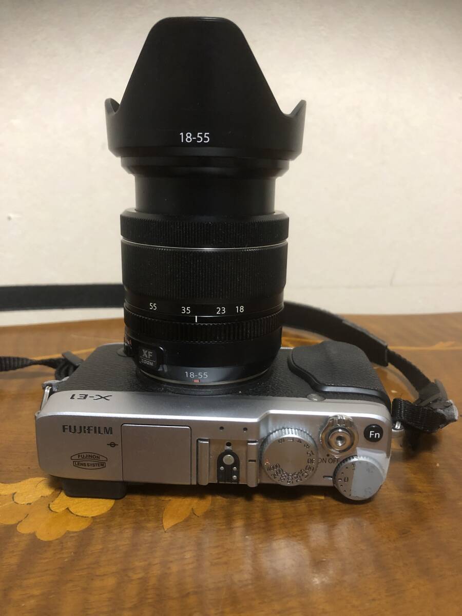 中古 デジタルカメラ FUJIFILM X-E1（シルバー） ＆ レンズ XF18-35mmの画像5