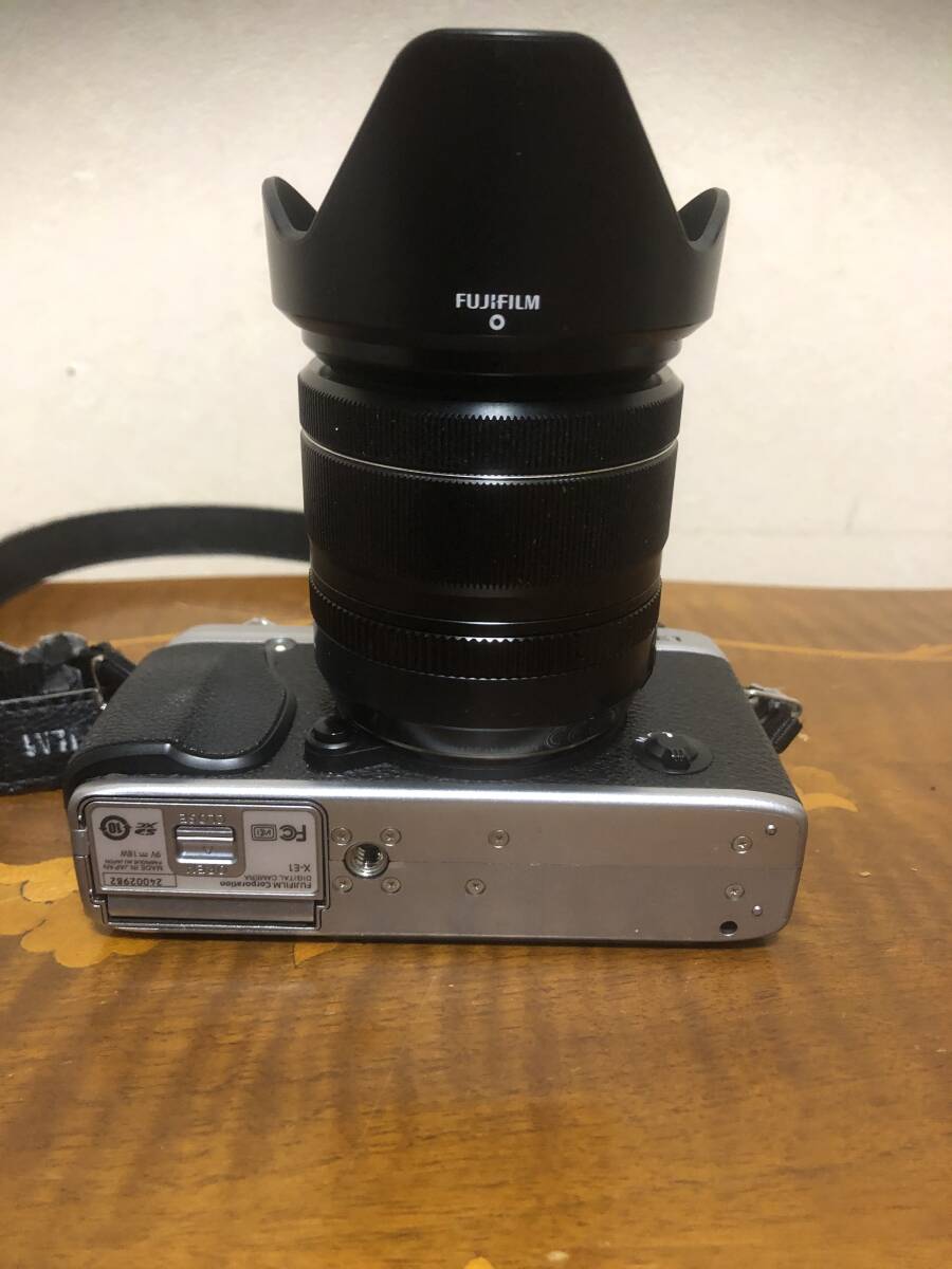 中古 デジタルカメラ FUJIFILM X-E1（シルバー） ＆ レンズ XF18-35mmの画像6