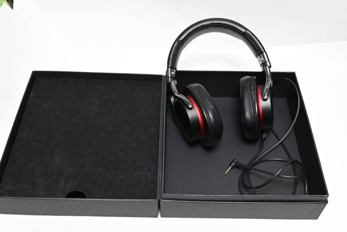 SONY MDR-1R　使用時間の少ない中古美品　_画像1