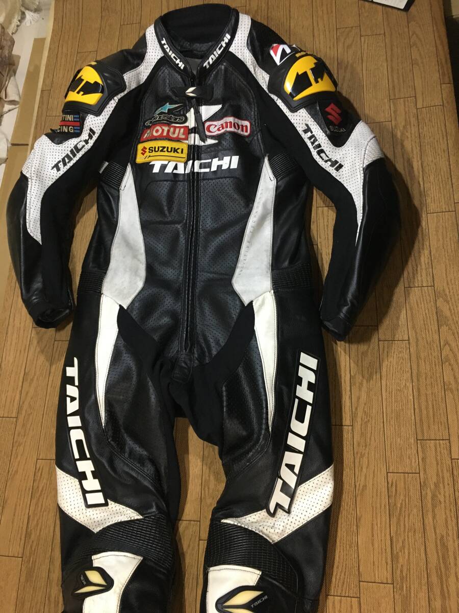 RS TAICHI GP-WRX R303 cow leather made racing leather suit XL size boots in height 175-180. rom and rear (before and after) 