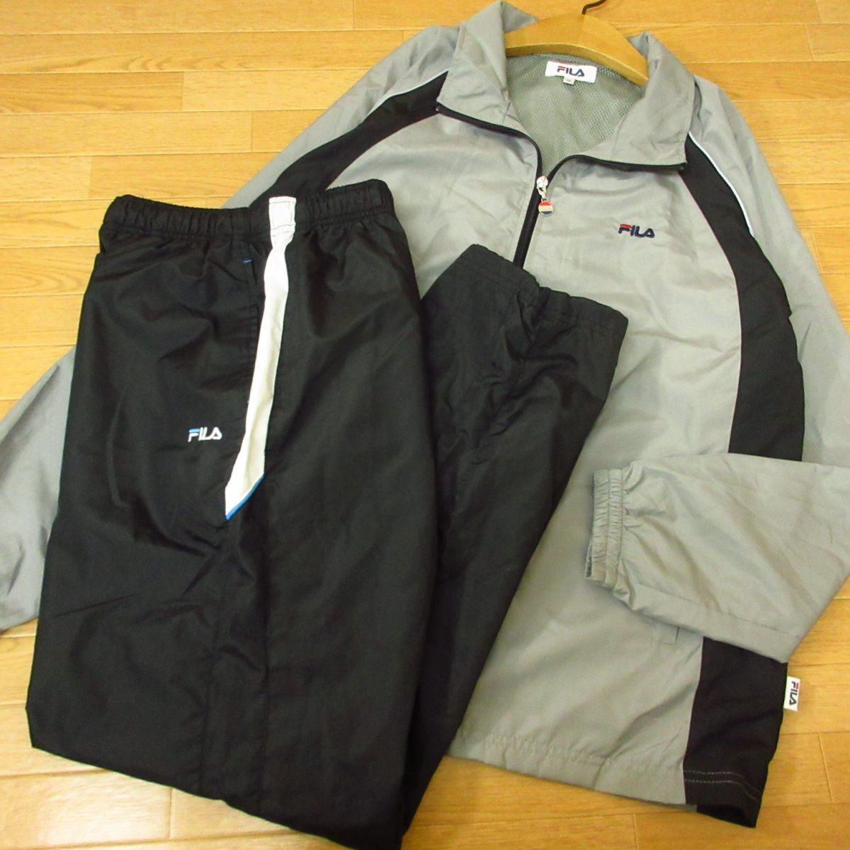 ◎美品！M 上下セット！FILA フィラ◆ウィンドブレーカー ジャケット&パンツ◆メンズ グレーx黒◆B4272_画像1