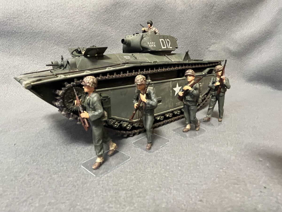 イタレリ1/35　アメリカ海兵隊LVTA-4　タラワ・ペリリュー・硫黄島・沖縄戦　フィギュア7体付属　素人完成品　送料無料_画像1