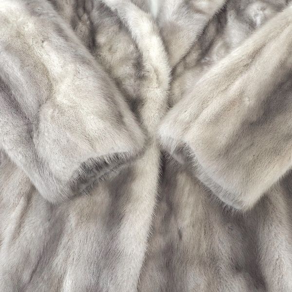 4-ZDF232 fur Couture サファイアミンク MINK ミンクファー 最高級毛皮 ハーフコート 毛質 艶やか 柔らか ライトグレー レディースの画像4