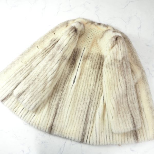 4-TDF346 エンバ EMBA クロスミンク パール ミンク MINK ミンクファー 最高級毛皮 デザインコート 毛質 艶やか 柔らか オフホワイト 11_画像4