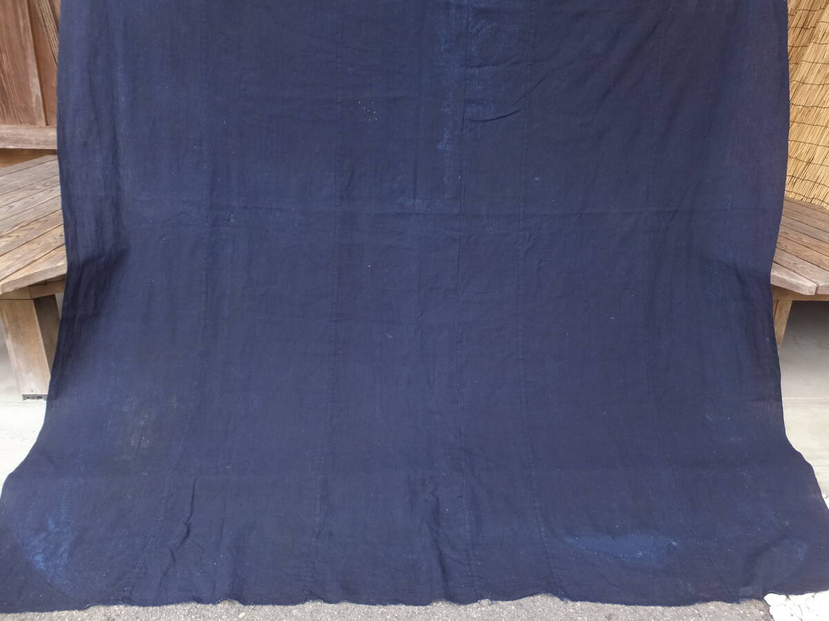 色褪せカスレ継ぎ接ぎ多い中厚藍木綿古布・長5.3幅繋ぎ・203×177㌢・重630g・襤褸・リメイク素材_画像4