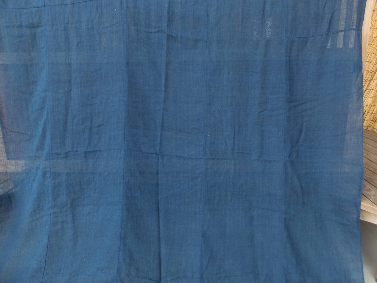 蚊帳に使われていた柔らかな手触りの青系薄手藍木綿古布・5幅繋ぎ・184×164㌢・重330g・リメイク素材_画像6