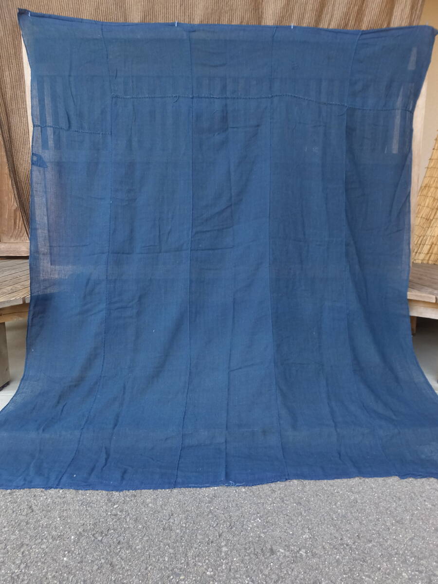 蚊帳に使われていた柔らかな手触りの青系薄手藍木綿古布・5幅繋ぎ・184×164㌢・重330g・リメイク素材_画像7