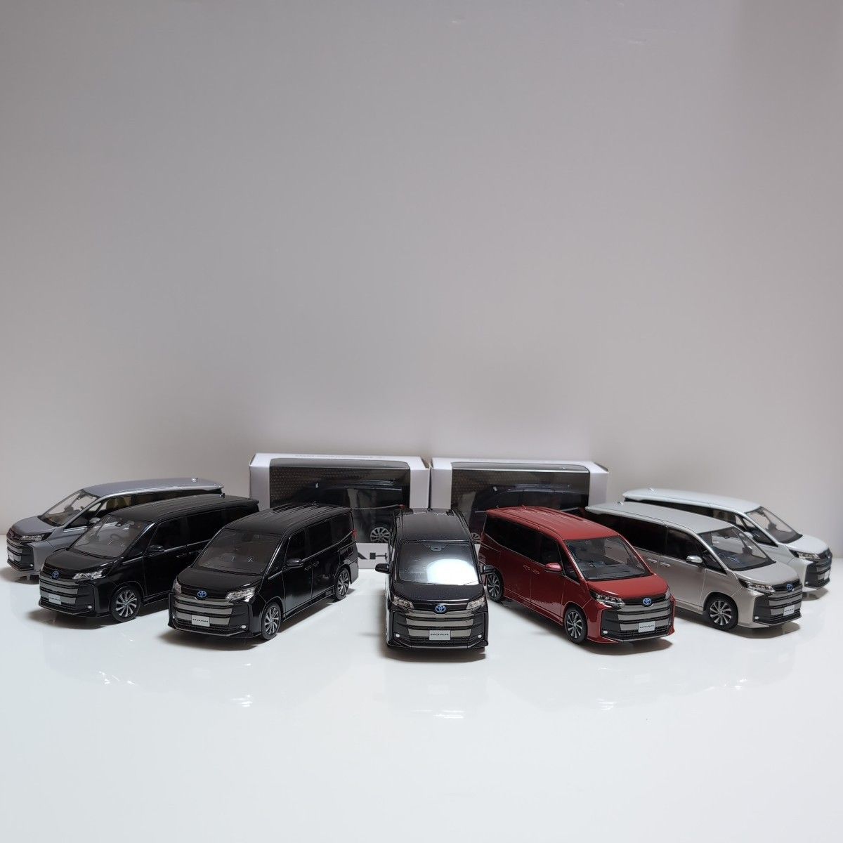 90型NOAH カラーサンプルミニカー 7色 + プルバックカー2台 90型NOAH カラーサンプルミニカー 7色 + プルバックカー2台