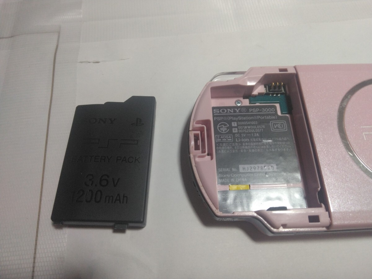  корпус SONY PlayStation портативный PSP-3000 розовый *MHP3rd имеется * б/у * царапина есть * экран в целом пожелтение 