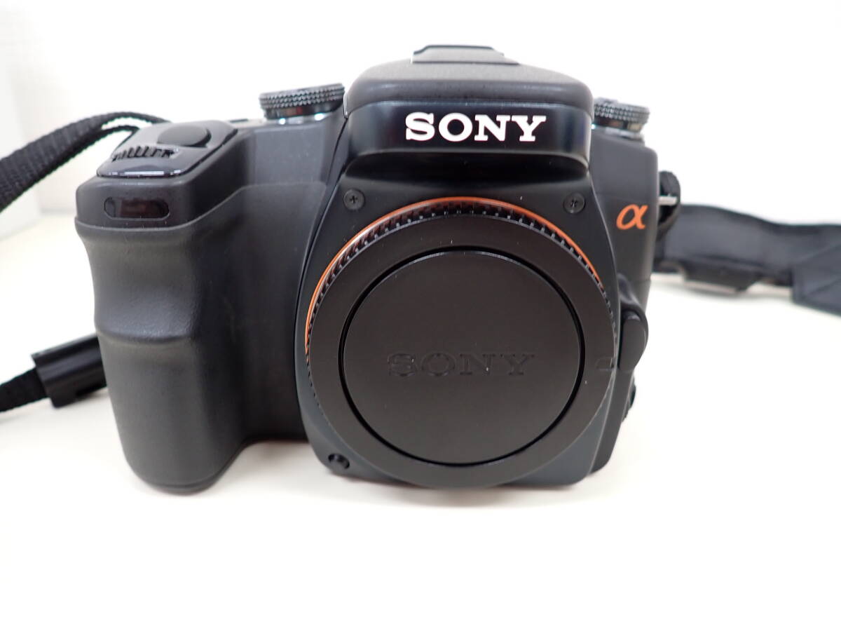 3055★SONY ソニー α100 DSLR-A100　一眼レフ　カメラ　DT　3.5-5.6/18-70　レンズ　その他付属　中古　通電〇　動作未確認_画像2