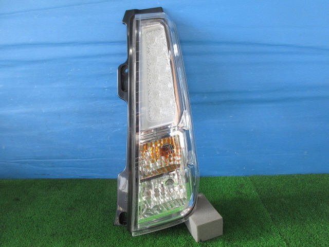 売り切り！ ワゴンR DAA-MH44S 右テールランプ 35650-72M20 ＬＥＤ TOKAI 35603-72M1R [ZNo:05001637] e＆eオートパーツ秦野_画像1