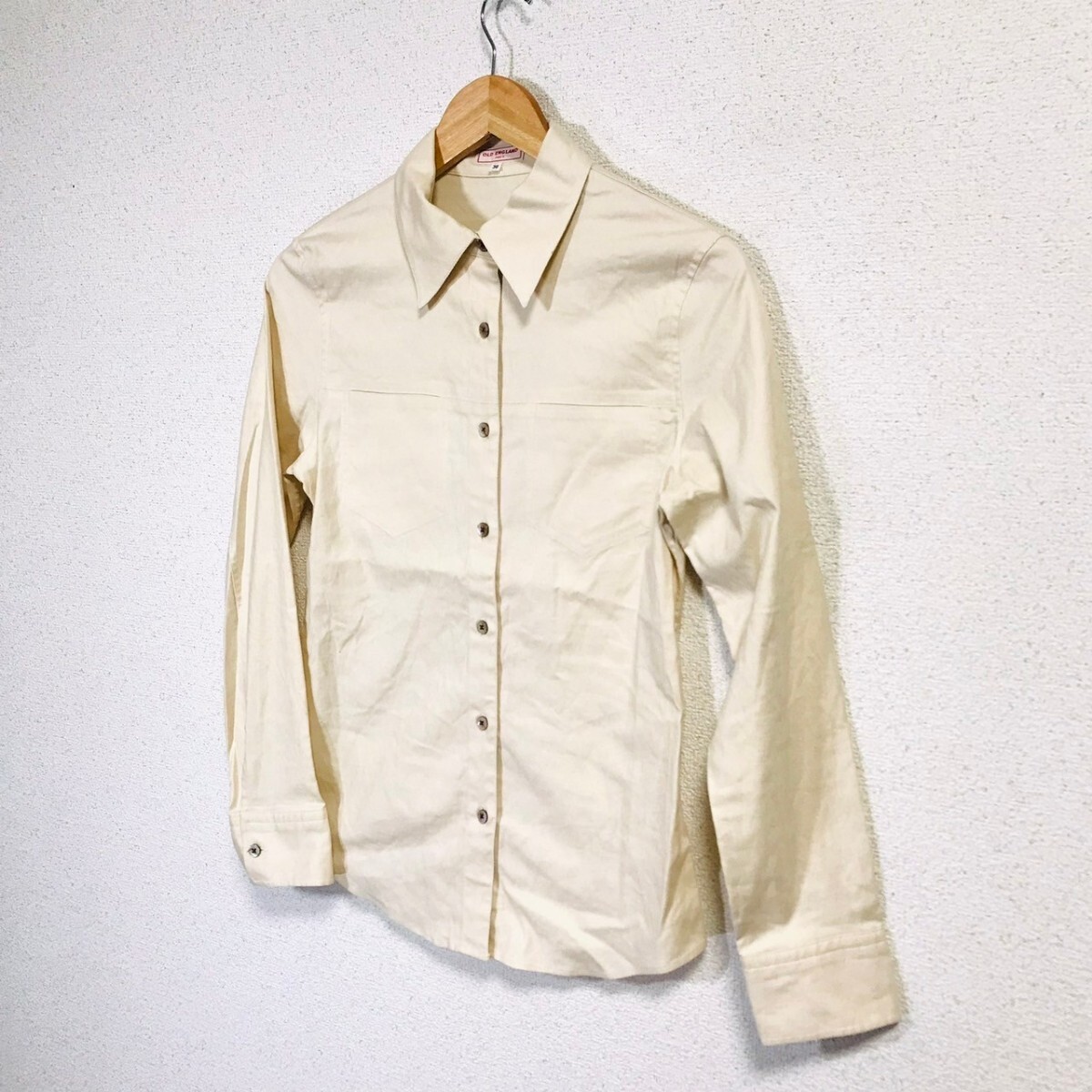 H8467dL сделано в Японии OLD ENGLAND PARIS Старая Англия размер 38 (M ранг ) рубашка с длинным рукавом блуза оттенок бежевого женский ракушка кнопка 