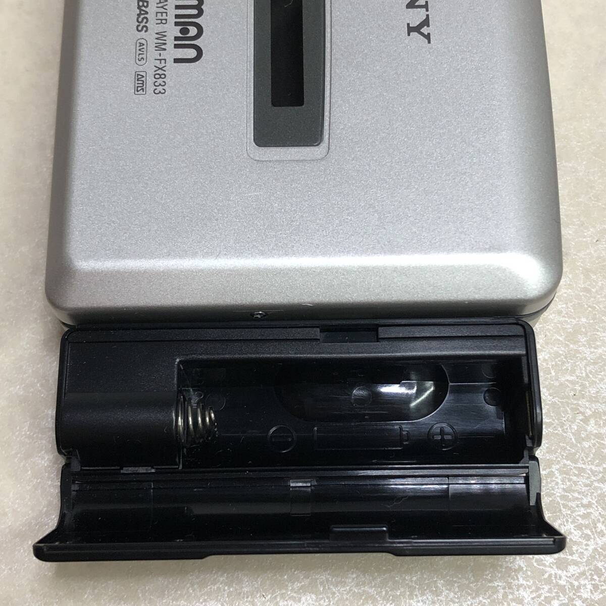 【SONY ソニー WALKMAN カセット ウォークマン WM-FX833 FM/AMラジオ イヤホン ポータブルカセットレコーダー 通電確認済】_画像9