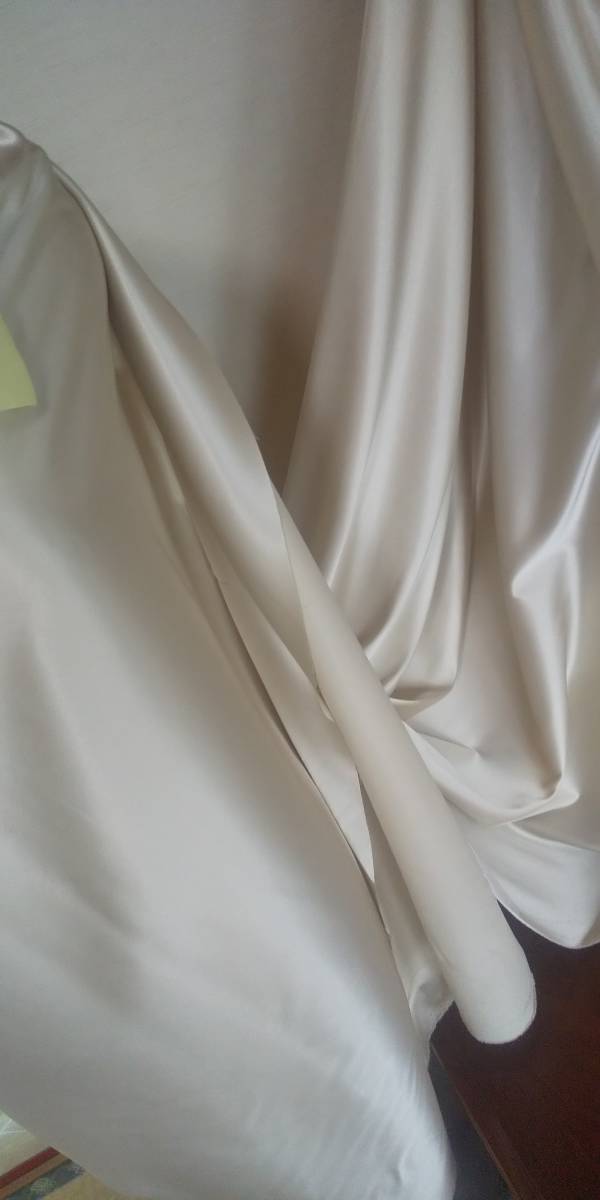 ストレッチサテン（ベージュ系）巾１１０ｃｍ　長さ5ｍソフトタイプ　素材はポリエステル　即決￥1000_画像4