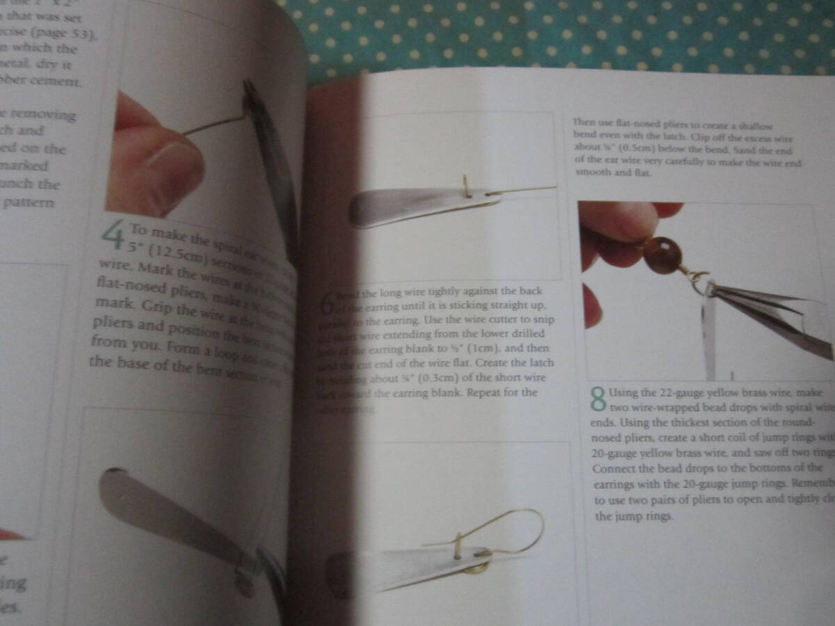 ★洋書　Metal Jewelry Workshop: Essential Tools, Easy-to-Learn Techniques, and 12 Projects for the Beginning Jewelry Artist_画像6