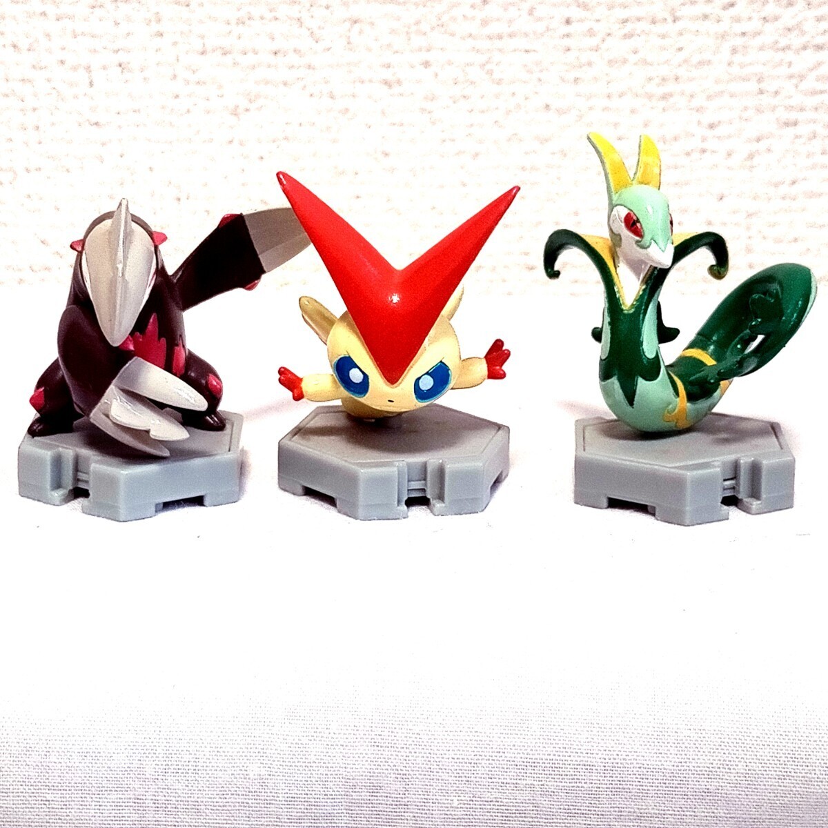 任天堂 ゲーム用フィギュア 4体セット メルゼナ モンハン Amiibo ポケモン モンコレプラス ビクティニ ジャローダ ドリュウズ ジャンク _画像5