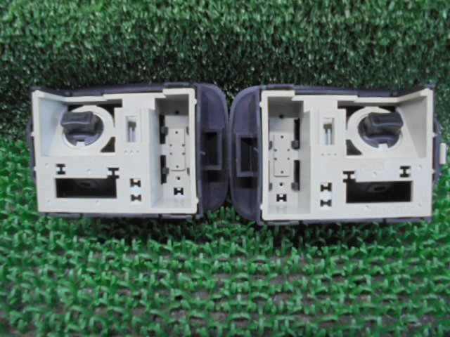 4EK8008RF2-2 ) トヨタ bB QNC20 純正マップランプ左右セット_画像4