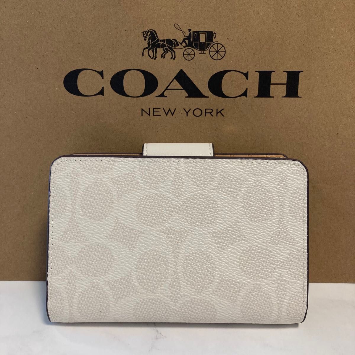 新品　COACH 長財布　コーチ　二つ折り財布　レディース メンズ ホワイト ベージュ シグネチャー