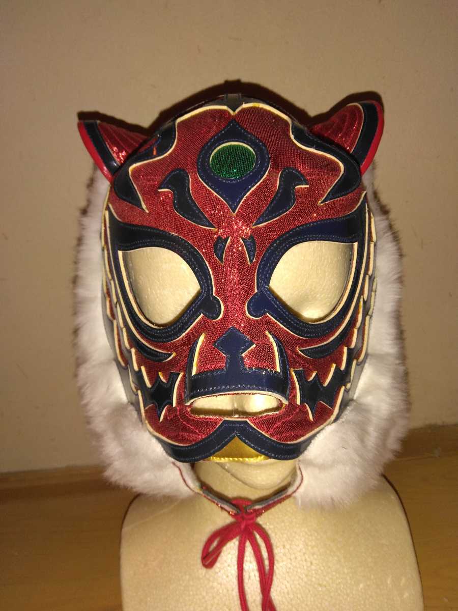  two generation Tiger Mask red lame contest for mask 