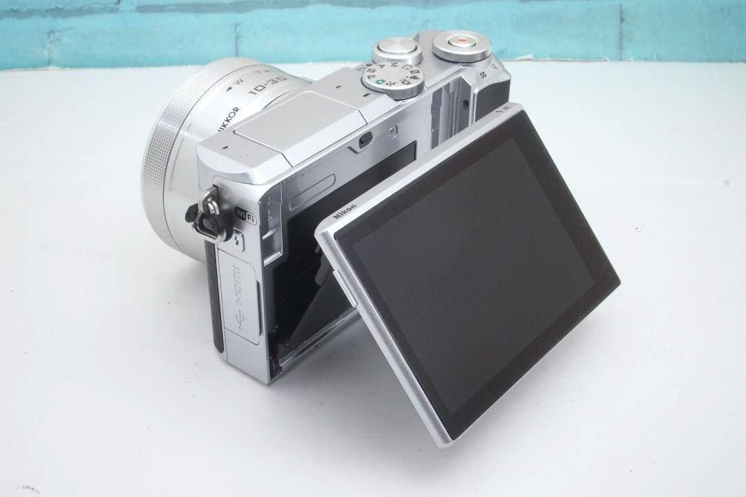 S数76　Wi-Fi機能　Nikon1 J5  パワーズームレンズ 純正カバー付