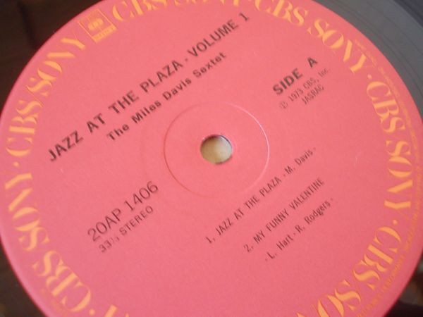 P7900　即決　LPレコード　マイルス・デイビス『ジャズ・アット・ザ・プラザ VOL.1』帯付　国内盤_画像3