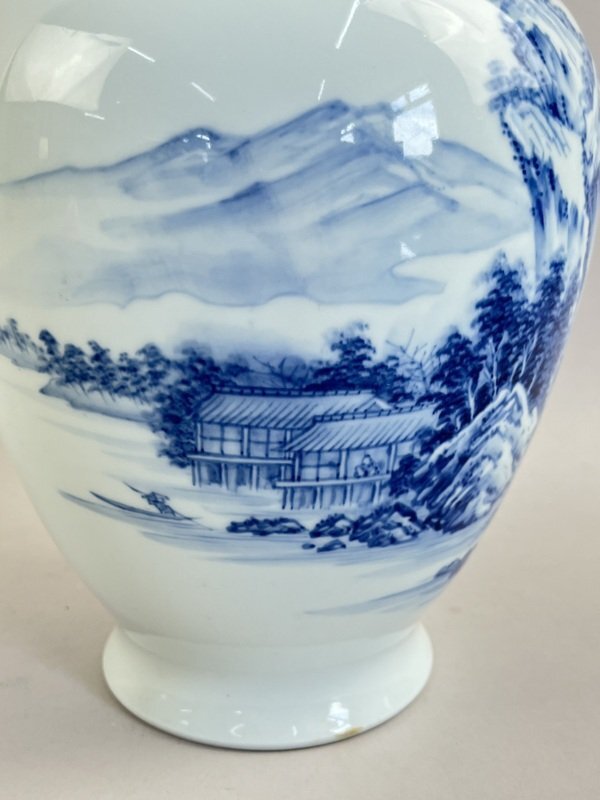 ab37 Fukagawa Seiji Yamaguchi .. blue and white ceramics vase flower vase landscape map height 24.5cm Arita .