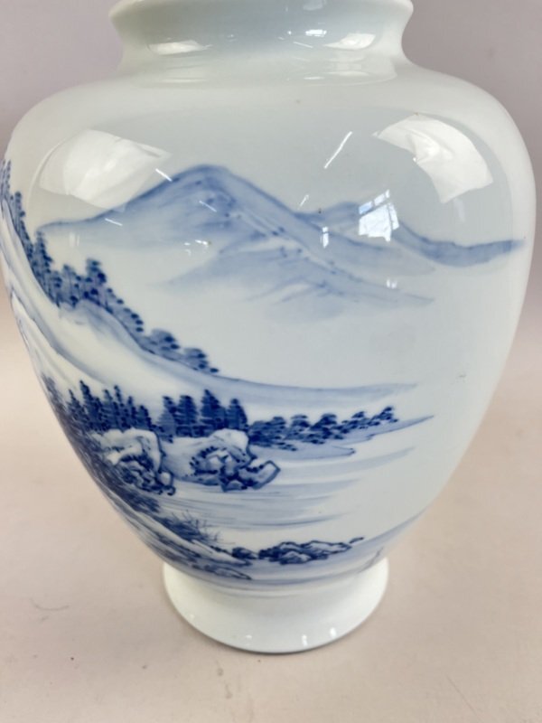 ab37 Fukagawa Seiji Yamaguchi .. blue and white ceramics vase flower vase landscape map height 24.5cm Arita .