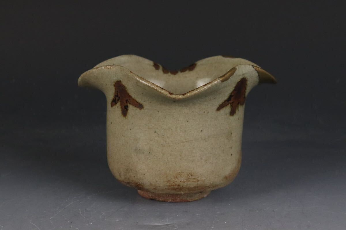  peach mountain ~ Edo era the first period old Karatsu . Karatsu wheel flower shape direction attaching sake cup and bottle Saga prefecture old house place warehouse goods a428