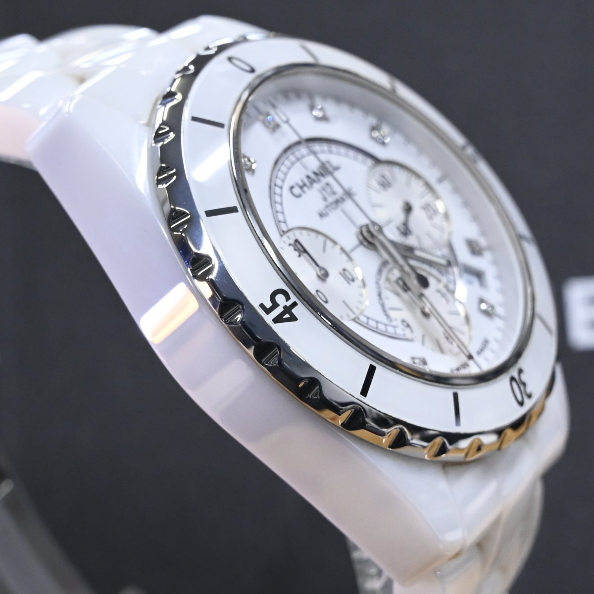 本物 極上美品 シャネル H2009 純正9Pダイヤ文字盤 J12 クロノグラフ ホワイトセラミック メンズウォッチ 男性用自動巻腕時計 箱 冊子付の画像5