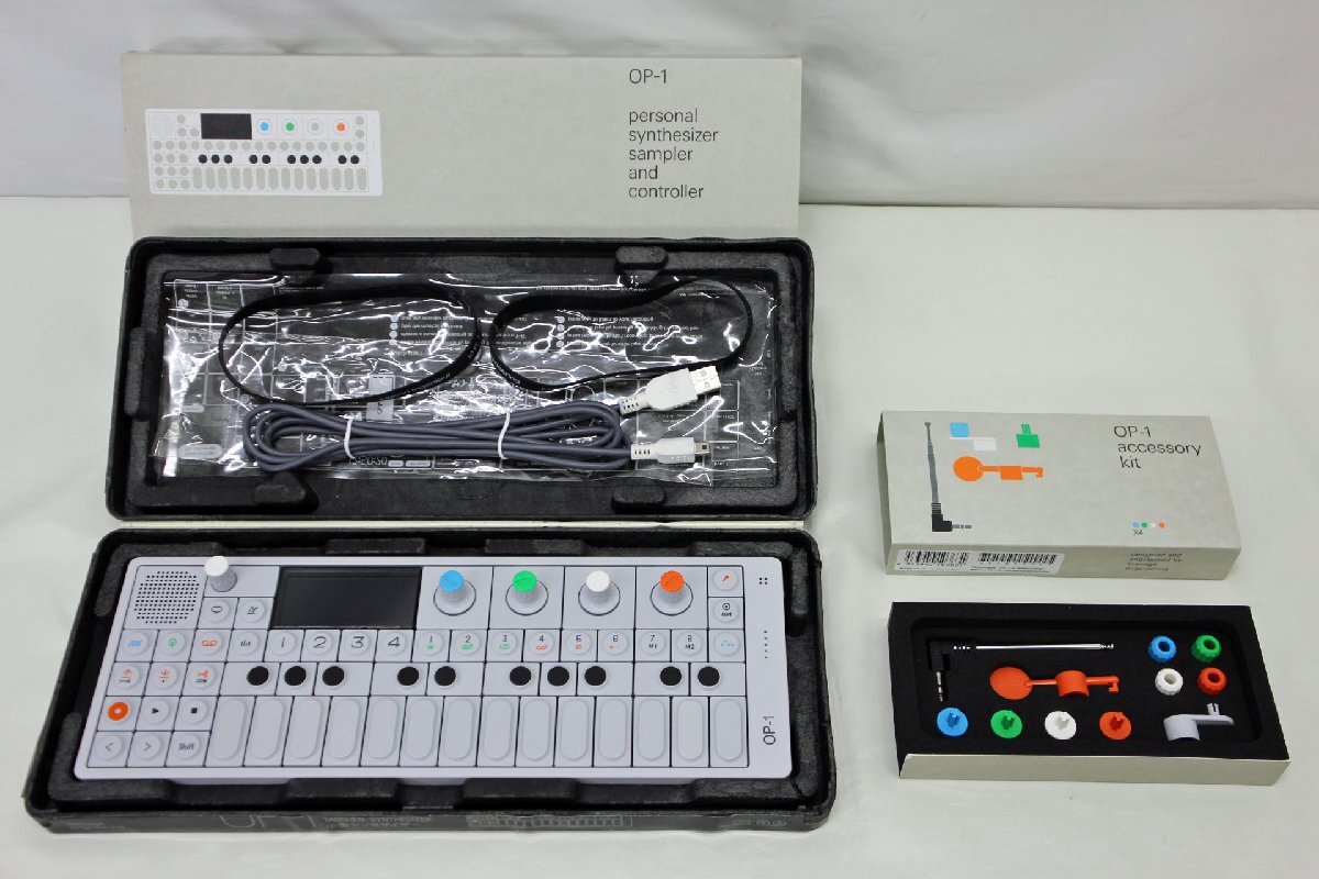 ★中古品★ Teenage Engineering OP-1 小型シンセサイザー TE002 [アクセサリーキット付き] （12524051107207MI）_画像1